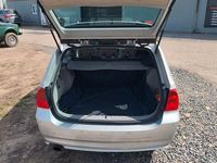 Gebraucht BMW 320 163 PS (119 kW) 2007 Silber Kombi