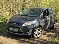 Gebraucht Ford Fiesta 97 PS (71 kW) 2010 Grau Kleinwagen