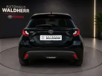 Gebraucht Toyota Yaris Comfort 72 PS (52 kW) 2022 Mysticschwarz mica Kleinwagen