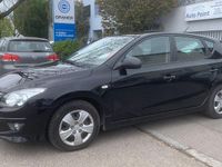 Gebraucht Hyundai i30 90 PS (66 kW) 2012 Schwarz Limousine