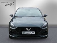 Neu Hyundai i30 Advantage 101 PS (74 kW) 2025 Grün Limousine