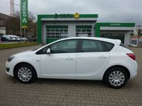 Gebraucht Opel Astra Selection 116 PS (85 kW) 2015 Weiß Limousine