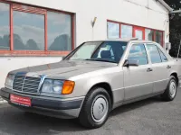 Gebraucht Mercedes E200 118 PS (86 kW) 1989 Silber Limousine