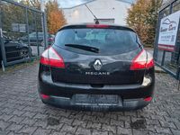 Gebraucht Renault Mégane Dynamique 110 PS (80 kW) 2011 Schwarz Limousine
