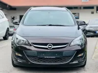 Gebraucht Opel Astra Edition 140 PS (102 kW) 2013 Braun Kombi