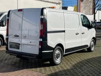 Gebraucht Opel Vivaro 145 PS (106 kW) 2017 Weiß Van / Kleinbus