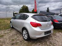 Gebraucht Opel Astra 140 PS (102 kW) 2013 Silber Limousine