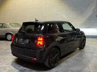 Gebraucht Mini Cooper SE 135 kW (184 PS) 2022 Midnight black metallic Kleinwagen