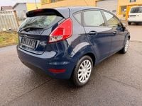 Gebraucht Ford Fiesta Trend 101 PS (74 kW) 2015 Blau Kleinwagen