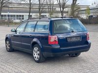 Gebraucht VW Passat 131 PS (96 kW) 2002 Blau Kombi