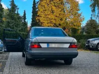 Second-hand Mercedes E300 179 CP (131 kW) 1990 Gri Berlinǎ
