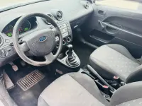 Usata Ford Fiesta 60 CV (44 kW) 2005 Argento Utilitaria