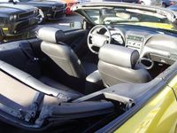 Second-hand Ford Mustang 193 CP (141 kW) 2004 Galben Cabrio