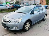 Gebraucht Opel Astra Design Edition 101 PS (74 kW) 2011 Grau Kombi
