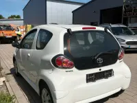 Gebraucht Toyota Aygo 68 PS (50 kW) 2013 Weiß Kleinwagen