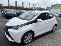 Gebraucht Toyota Aygo X-play 69 PS (50 kW) 2016 Weiß Kleinwagen