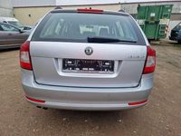 Gebraucht Skoda Octavia Ambiente 122 PS (89 kW) 2011 Brilliantsilber metallic Kombi