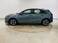 Neu Kia Ceed Play 140 PS (102 kW) 2025 Yucca steel Kleinwagen