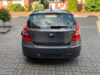 Gebraucht Hyundai i30 90 PS (66 kW) 2010 Grau Kleinwagen