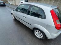 Gebraucht Ford Fiesta 70 PS (51 kW) 2003 Silber Kleinwagen