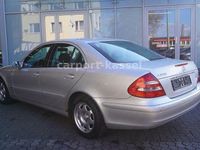 Gebraucht Mercedes E220 Classic 150 PS (110 kW) 2002 Silber Limousine