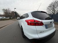 Gebraucht Ford Focus 120 PS (88 kW) 2016 Weiß Kombi