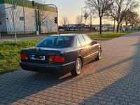 Gebraucht Mercedes E240 170 PS (125 kW) 1998 Schwarz Limousine