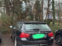 Gebraucht BMW 318 143 PS (105 kW) 2010 Schwarz Limousine