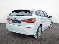 Gebraucht BMW 118 Advantage 136 PS (100 kW) 2021 Glaciersilber Kleinwagen