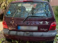 Second-hand Renault Twingo 58 CP (42 kW) 2002 Roșu Hatchback