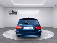 Gebraucht BMW 320 184 PS (135 kW) 2010 Blau Kombi