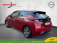 Gebraucht Nissan Leaf Acenta 110 kW (150 PS) 2021 New red (m) Kleinwagen