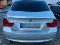 Gebraucht BMW 320 150 PS (110 kW) 2005 Silber Limousine