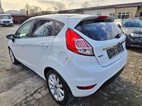 Gebraucht Ford Fiesta Titanium 101 PS (74 kW) 2016 Weiß Kleinwagen