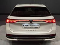 Gebraucht VW Passat Elegance 150 PS (110 kW) 2025 Oryxweiß perlmutteffekt Kombi