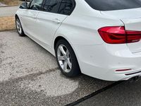 Gebraucht BMW 330 Sport Line 258 PS (189 kW) 2016 Weiß Limousine