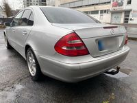 Gebraucht Mercedes E220 150 PS (110 kW) 2005 Silber Limousine