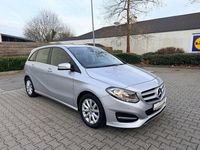 Gebraucht Mercedes B180 122 PS (89 kW) 2015 Silber Van / Kleinbus