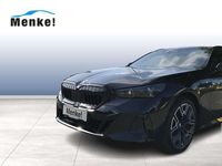 Gebraucht BMW 520 M Sport 197 PS (144 kW) 2025 Saphirschwarz Kombi