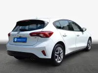 Gebraucht Ford Focus Cool & Connect 125 PS (91 kW) 2022 Frozen white Limousine