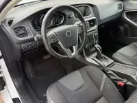 Gebraucht Volvo V40 Momentum 150 PS (110 kW) 2019 Weiß Kleinwagen