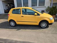 Gebraucht VW Fox Basis 54 PS (39 kW) 2007 Gelb Kleinwagen