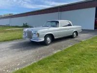 Gebraucht Mercedes 220 120 PS (88 kW) 1963 Silber Coupé