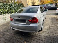 Gebraucht BMW 330 258 PS (189 kW) 2007 Silber Limousine