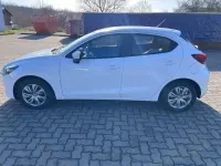 Używany Mazda 2 90 KM (66 kW) 2022 Biały Sedan/Limuzyna