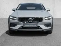Gebraucht Volvo V60 CC 197 PS (144 kW) 2024 Vapour grey / metallic Kombi
