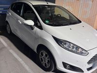 Gebraucht Ford Fiesta 101 PS (74 kW) 2015 Weiß Kleinwagen