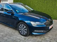 Gebraucht Skoda Superb Premium Edition 150 PS (110 kW) 2022 Modra lava/lava blau Kombi