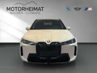 Neu BMW iX M Sport 300 kW (408 PS) 2025 Dune grey SUV