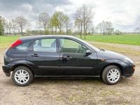 Usado Ford Focus 75 HP (55 kW) 2000 Preto Carrinha